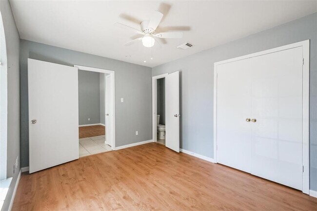 Building Photo - 10822 White Oak Bend Dr