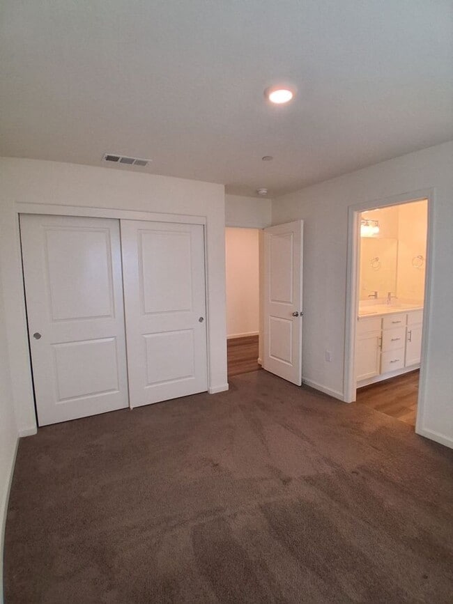 Building Photo - Beautiful Single-Story Home with Solar Included & Spacious Open Floor Plan!