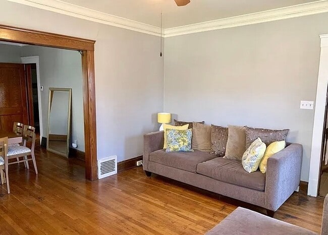 Building Photo - Buckingham11710