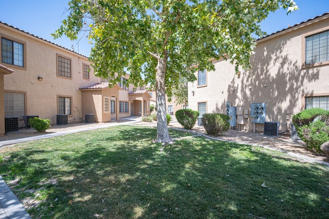 Building Photo - 2010 Rancho Lake Dr