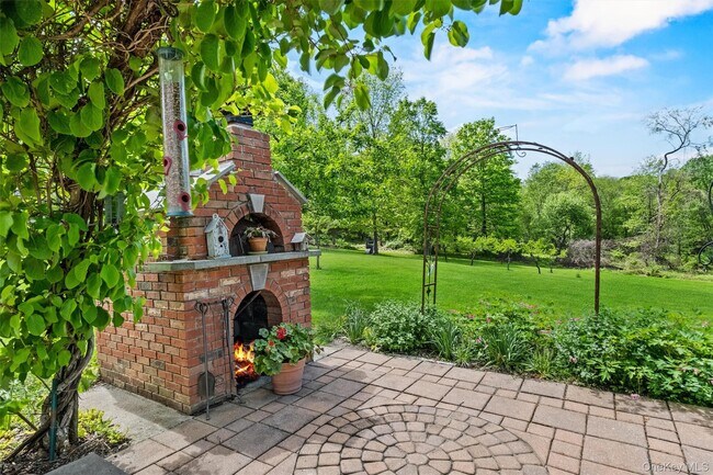 Building Photo - 20 Goshen Rd