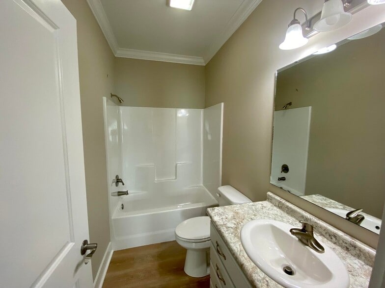 Main Bathroom - 19590 Tequesta St