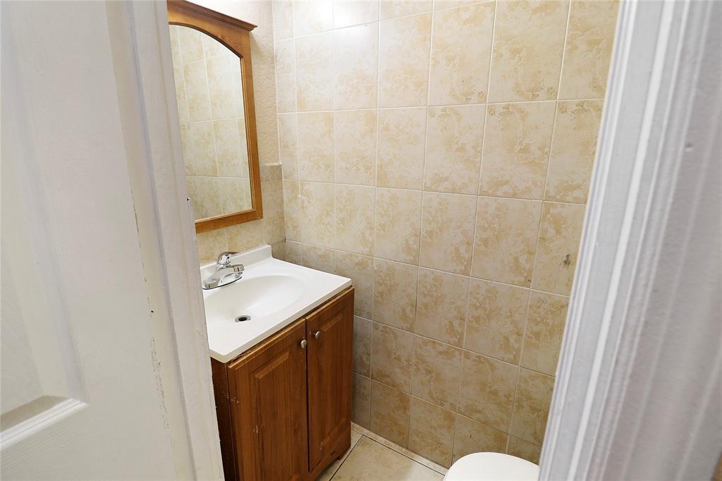 Building Photo - 5975 NW 25th Ct