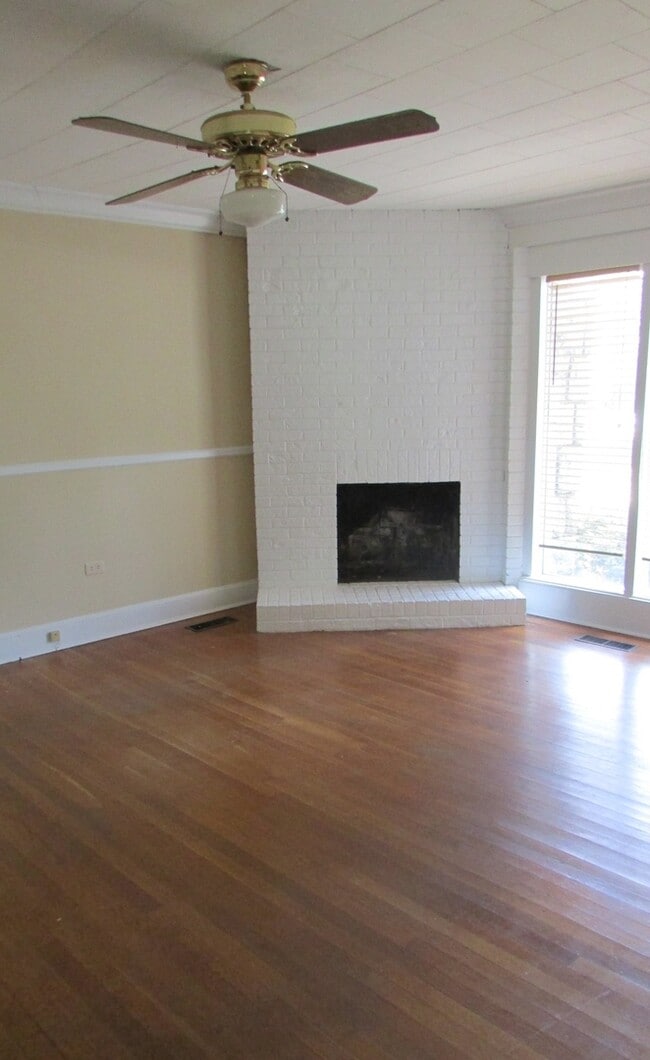 Building Photo - Coming Soon ! Charming 3 Bed, 2 Bath Home ...