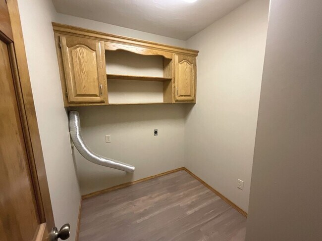 Building Photo - LEASING