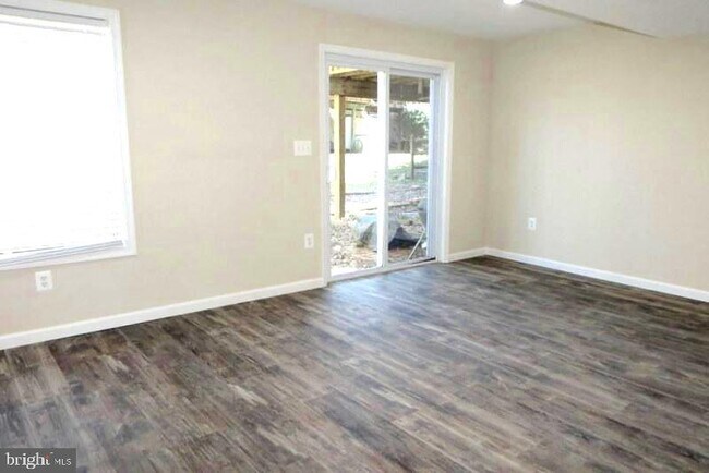 Building Photo - 17325 Sandy Knoll Dr