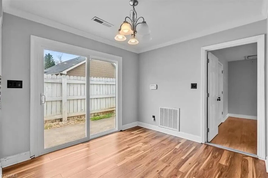 Building Photo - 332 Brookside Ct
