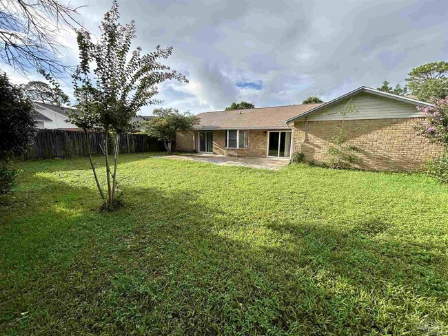 Building Photo - 4665 Balmoral Dr