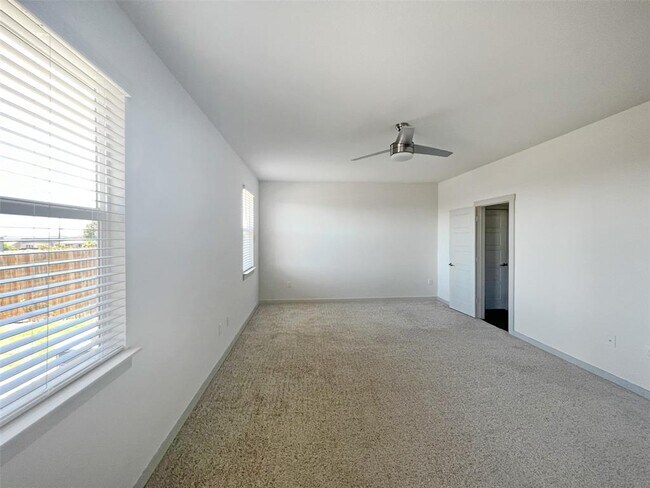 Building Photo - 4609 Tully Dr