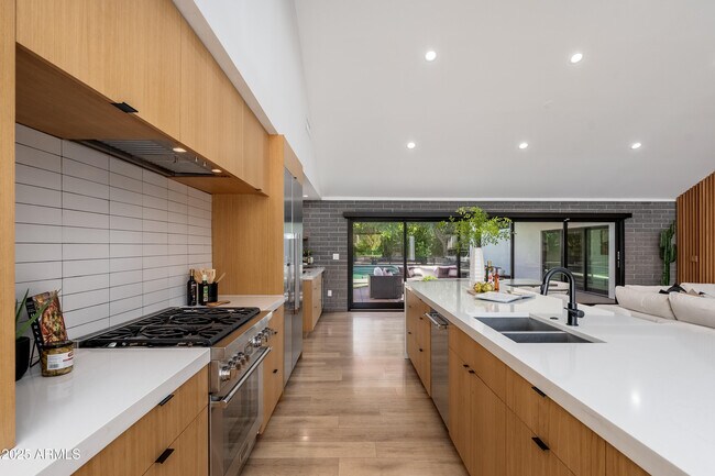 Building Photo - 4421 E Earll Dr