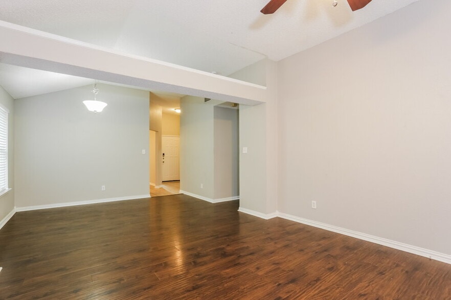 Building Photo - 8060 Cannonwood Dr