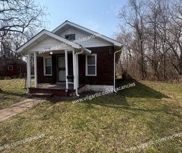 Building Photo - FOR RENT — SPACIOUS 3 BED / 1 BATH HOME