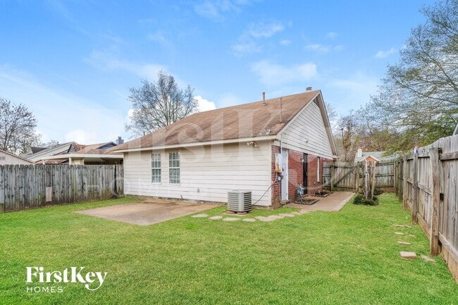 Building Photo - 3926 Oak Branch Cir W