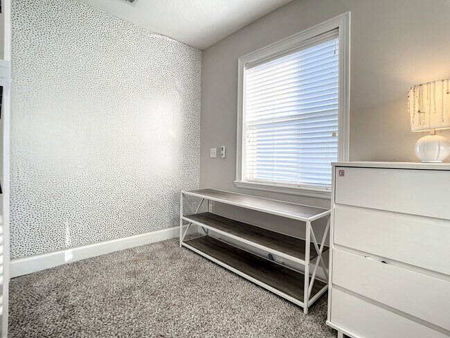 Building Photo - 762 S Beach St