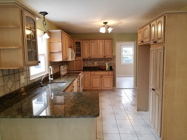 Building Photo - 85 Pond St