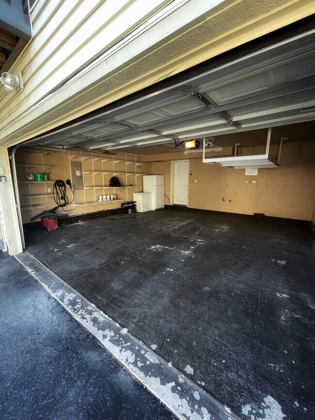 Building Photo - 3910 N Kolmar Ave