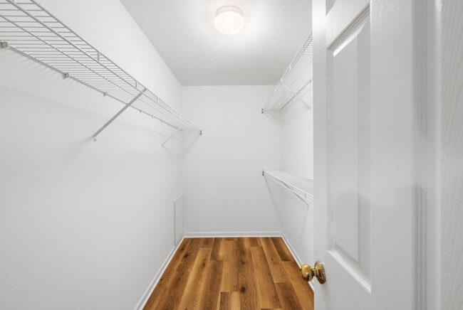 Building Photo - 5013-5015-5015 Betty Jean Way