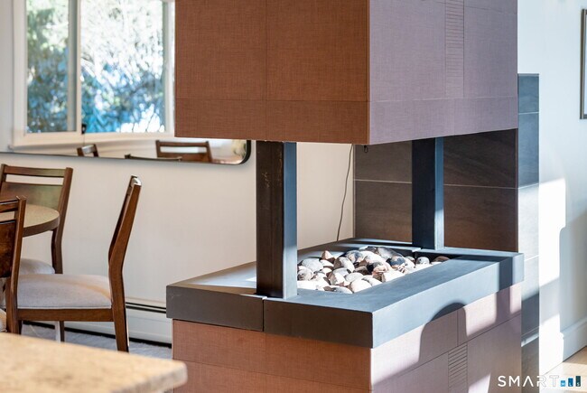 Building Photo - 12 Splitrock Rd