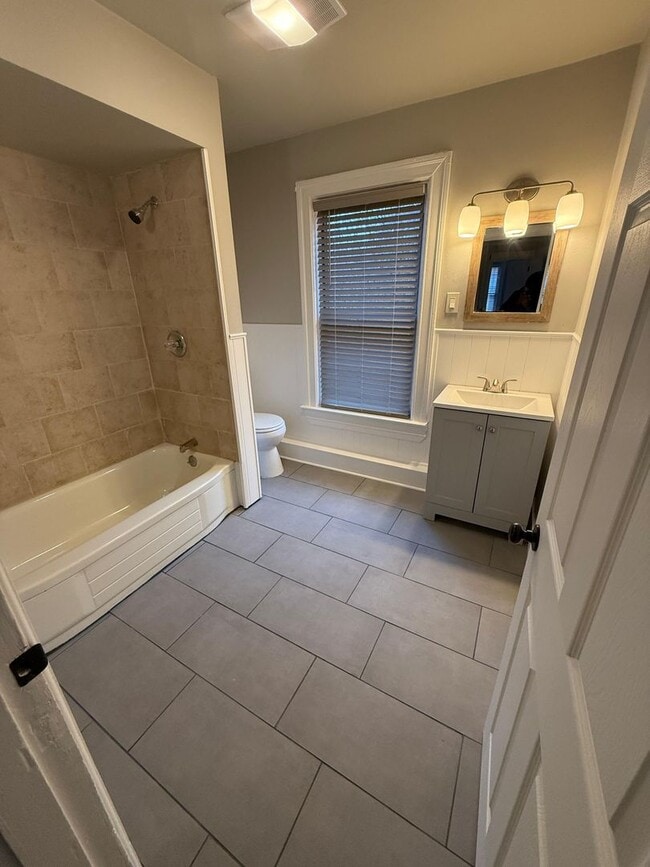 Building Photo - 3 Bedrooms 1 bath home for RENT!