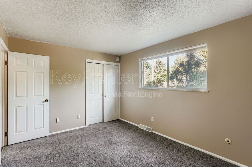 Building Photo - 6529 Van Gordon Ct