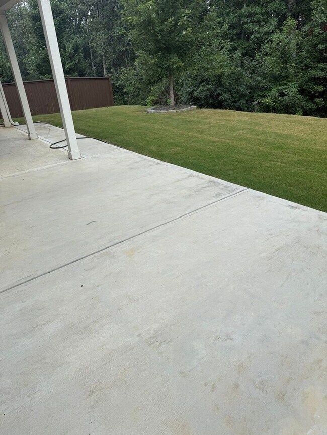 Building Photo - Spacious 5BR House in Buford