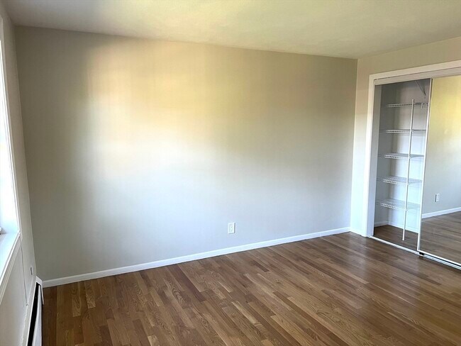 Building Photo - 4 Tara Dr