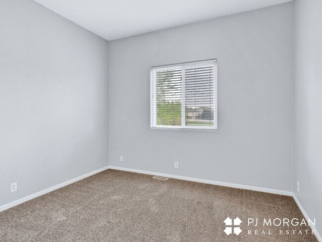 Building Photo - Charming 3 bedroom, 2 bathroom Duplex with 2 Car Garage - COMING SOON