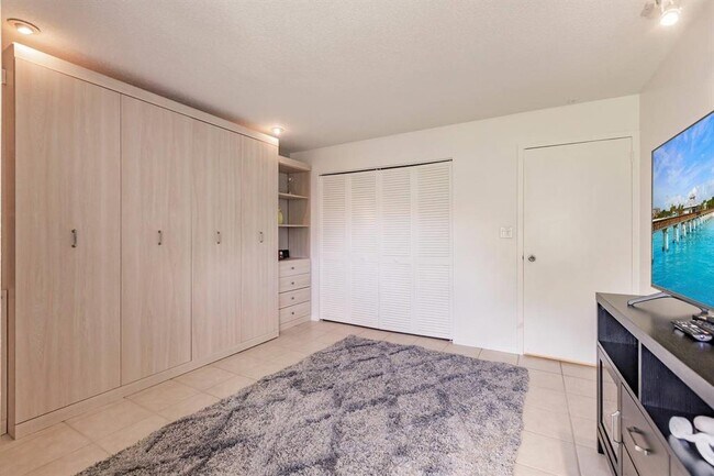 Building Photo - 1255 E Peppertree Dr