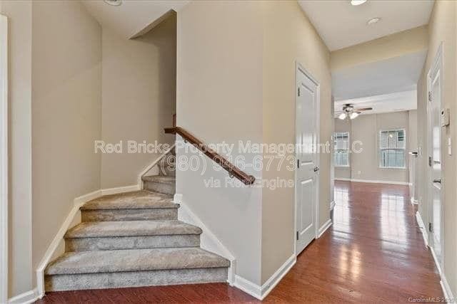 Building Photo - 2420 Silverthorn Dr