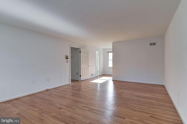 Building Photo - 9601 Persimmon Tree Rd