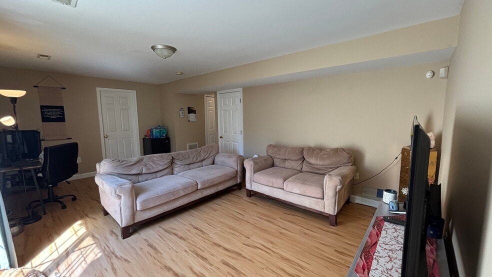 Building Photo - 5 Aylor Ct