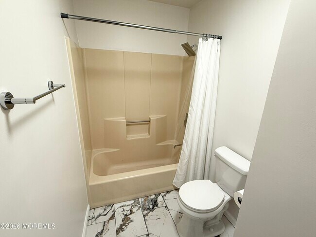 Building Photo - 41 Weller Pl