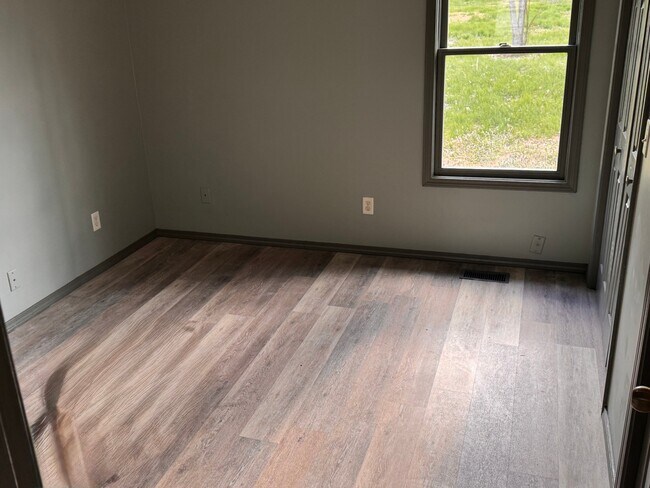 Building Photo - 109 Illini Ct