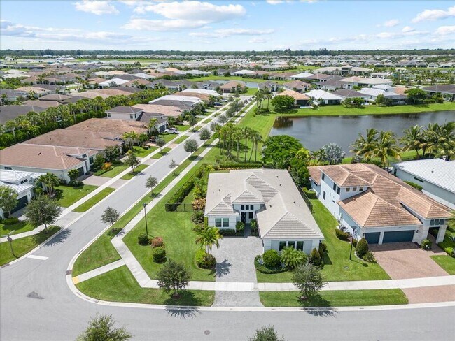 Building Photo - 5577 St Armands Way