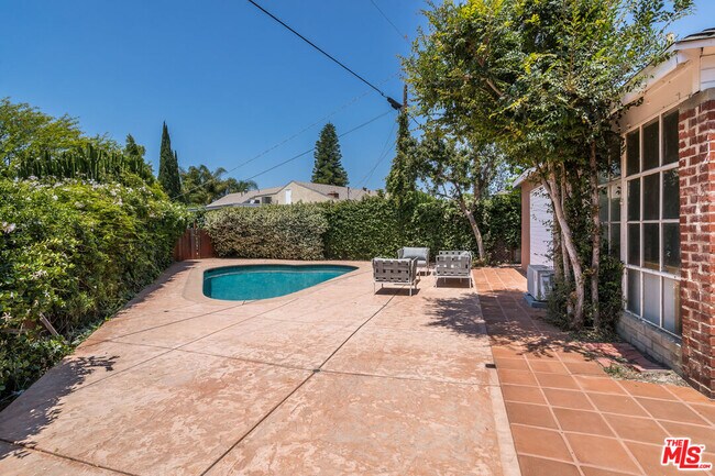 Building Photo - 5967 Carpenter Ave