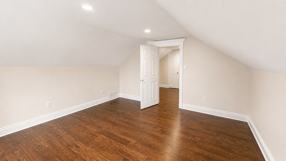 Building Photo - 354 Andrew Rd