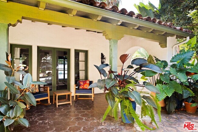 Building Photo - 1800 Outpost Dr