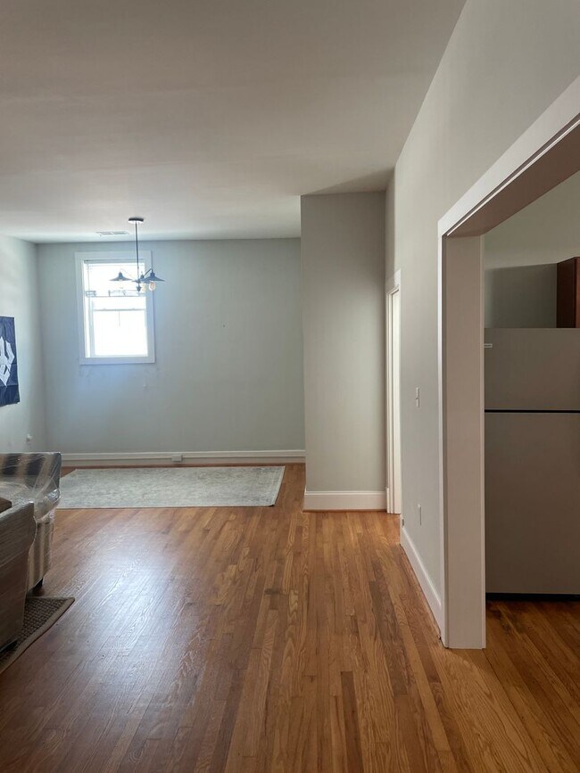 Building Photo - Main128-130