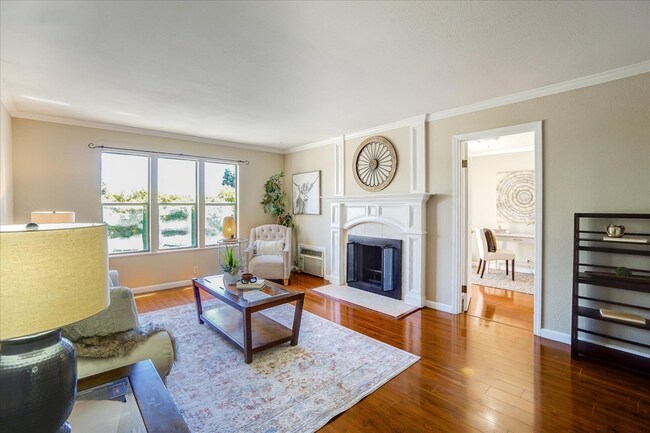 Building Photo - 250 Chilpancingo Pkwy