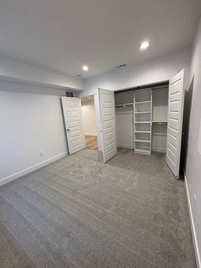 Building Photo - Basement Apartment