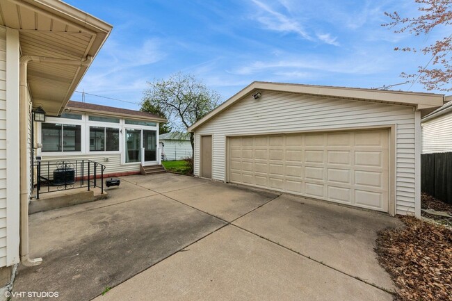 Building Photo - 6611 51st Ave