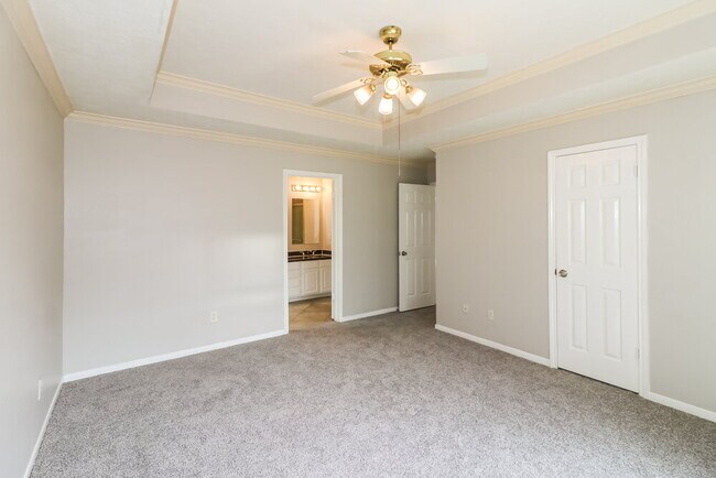 Building Photo - 6207 Hampton Oak Ct