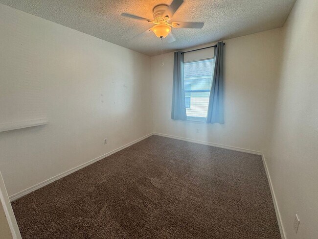 Building Photo - West Pensacola - Emerald Shores - 3 bedroom, 2 bathroom with enclosed sunroom