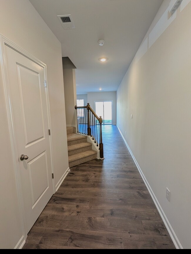 Building Photo - 1664 Hallview Ct
