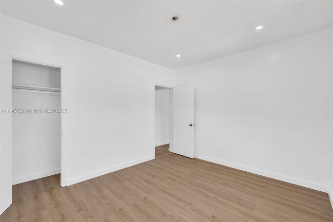 Building Photo - 1315 NE 146th St
