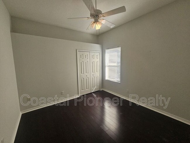 Building Photo - 10441 Greendale Dr