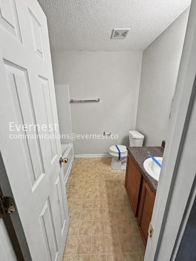 Building Photo - PROMO: Enjoy your 2nd month rent-free rent when you sign the lease today! 3 Bed, 2.5 Bath Home wi...