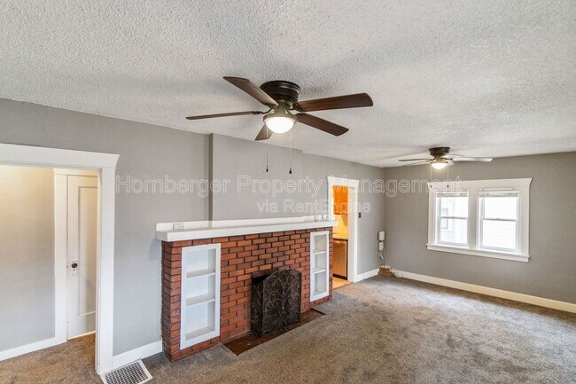 Building Photo - 410 E 8th Ave