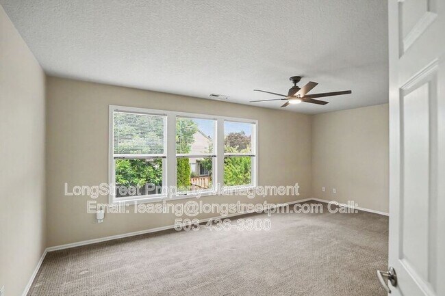 Building Photo - 1227 SE Rivergreen Ave