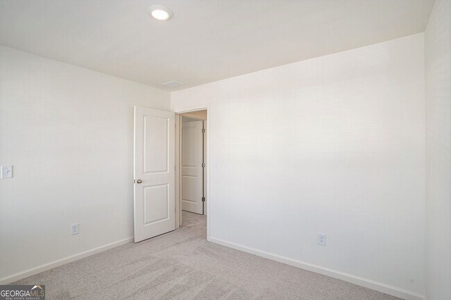 Building Photo - 7650 Saffron Ave